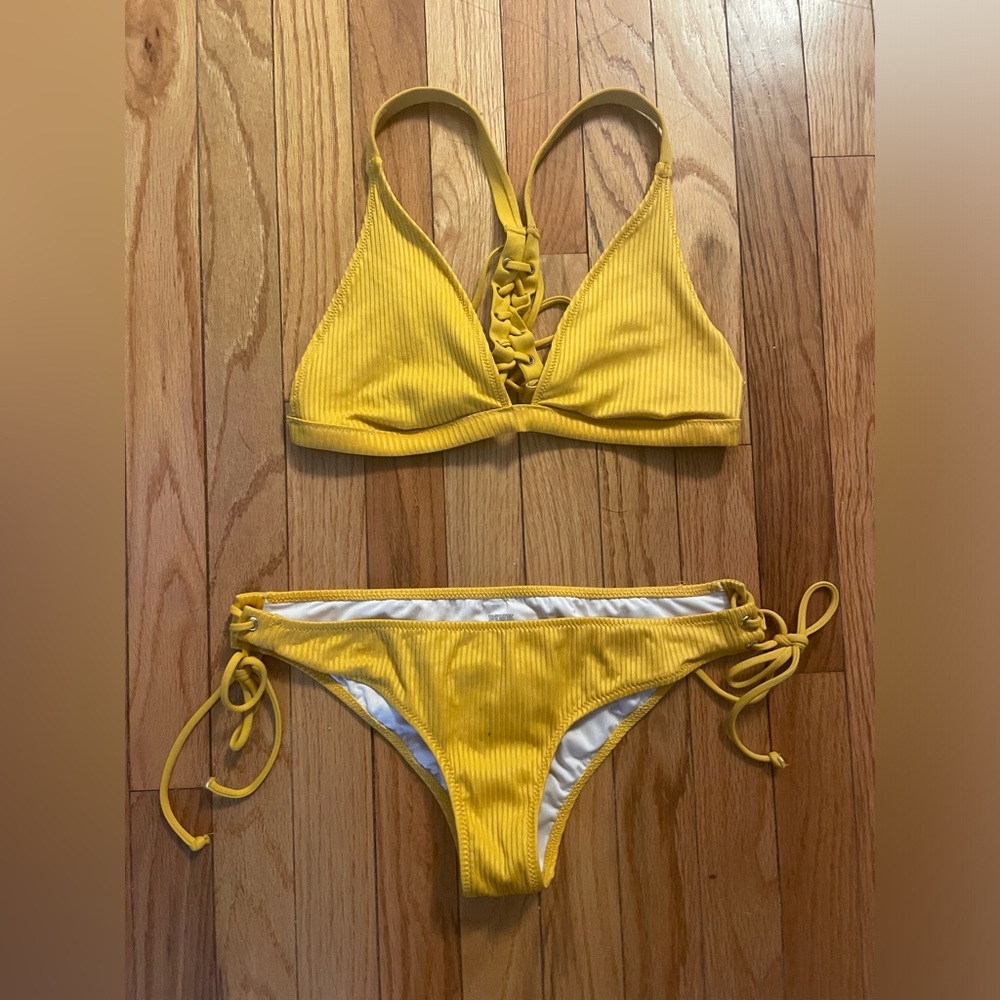 NEW Victoria’s Secret yellow bikini size medium